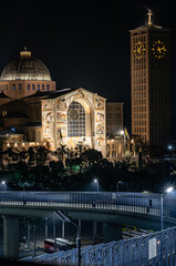 Fototapeta na wymiar Night view of the Basilica of Nossa Senhora Aparecida - Catholic cathedral of Aparecida seen at night.