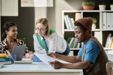 Obraz premium African American student studying English in English school together with other students