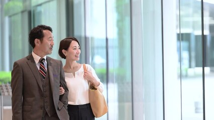 Smiling couples on dates Videos of good marriage days, anniversaries, etc. Travel and outings Copy space available - Powered by Adobe