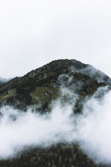 Cloudy mountains - 605160592