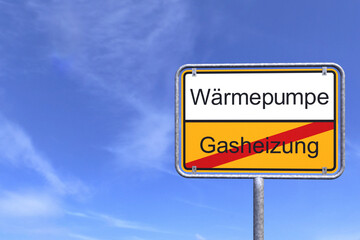 3d Illustation - Ortsschild - Ortstafel - Gasheizung - Wärmepumpe - Himmel - Wolken