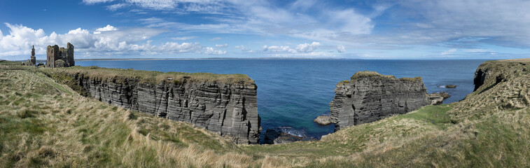 Fototapeta na wymiar Cliffs and rocks at Nose head at nothern scottish coast. Scotland. Northsea coast. Pancake rocks. Panorama. Ruin of Castle Sinclair Girnigoe. Wick. 