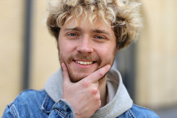 Portrait of a bearded blond who rejoices.