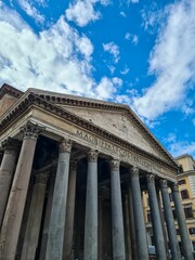 Naklejka premium Vertical shot of the facade of the Pantheon, Rome