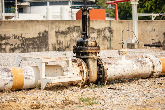 Valve crude oil tube valve pipeline