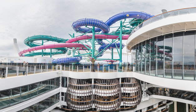 Marseille, France - 20 mai 2023 : Vue du pont 18 et des toboggans du navire de croisi&egrave;re MSC World Europa, navire de la compagnie MSC Croisi&egrave;res.