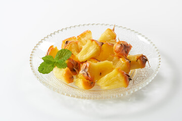 スナックパイン（ボゴール）　白背景