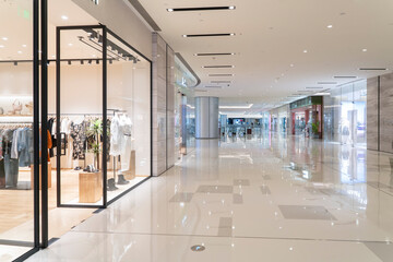 Indoor space of shopping centers - obrazy, fototapety, plakaty