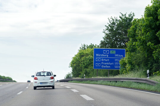Autobahn 7, Km-Tafel, in Richtung W&uuml;rzburg