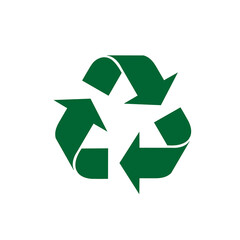 Signo de reciclaje verde sobre un fondo blanco liso y aislado. Vista de frente y de cerca. Copy space