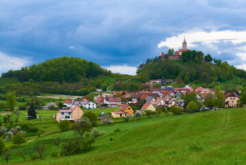 Blick zur Leuchtenburg und den Ort Seitenroda in Thüringen