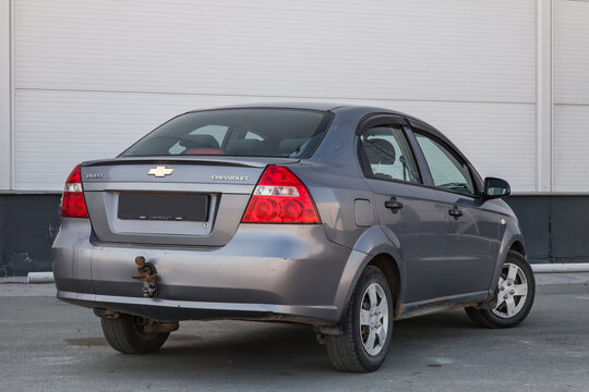 Chevrolet Aveo Klas in gray color on the parking