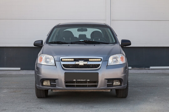 Chevrolet Aveo Klas in gray color on the parking