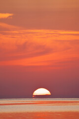 Fototapeta na wymiar Red sunset at the beach