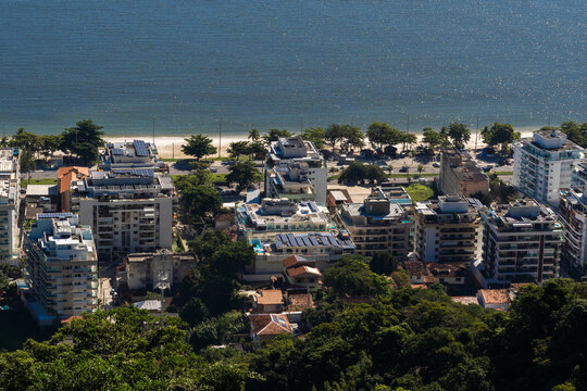 Edge of Praia de Charitas, in Niter&oacute;i, Rio de Janeiro, Brazil. Buildings and houses in front of the beach, surrounded by nature. Sunny day