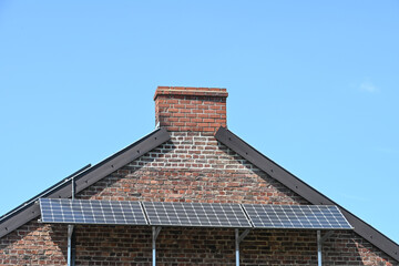 maison logement immobilier energie solaire photovoltaique panneaux environnement