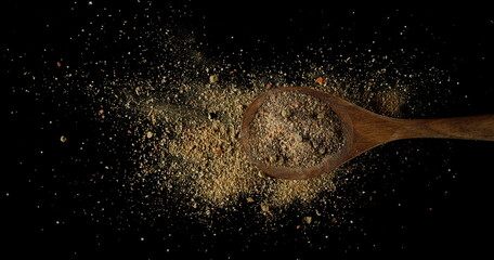 Mix seasoning, sea ​​salt, basil, other spices and lemon peel ( ​​salt, basil, cane sugar,...