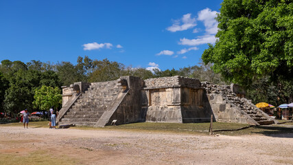Fototapeta na wymiar UNESCO world heritage site Chichen-Itza ruins located in Yucatan peninsula, Mexico, is one of the seven modern world wonders.