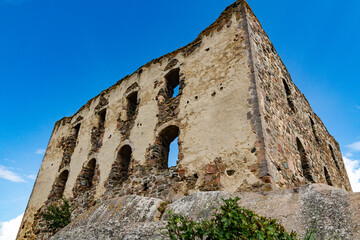 Fototapeta na wymiar The historical ruins of Brahehus, an old medieval fortress in central Sweden.