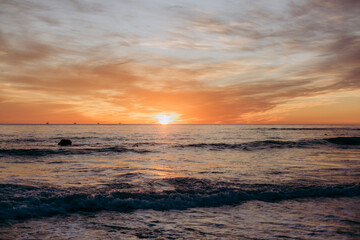 Sunset on the beach on the coast of Southern California in the Winter. - obrazy, fototapety, plakaty