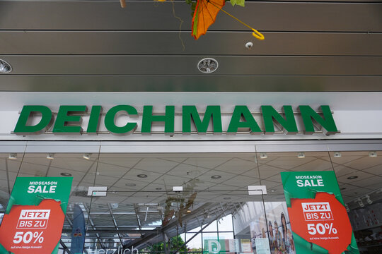 Deichmann Logo über einem Geschäft