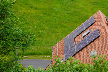 Hausdach mit einer Photovoltaikanlage