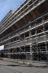 建設工事現場に設置された足場