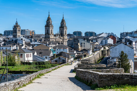 View from the Roman wall of Lugo and its Cathedral, UNESCO World Heritage Site, Lugo, Galicia, Spain, Europe