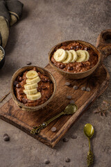 Coconut bowls with oat porridge