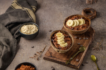 Coconut bowls with oat porridge