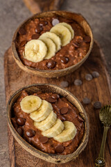 Coconut bowls with oat porridge