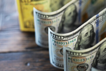 Obraz premium Money, US dollar bills background. Money scattered on the desk. Photography for Finance and Economy concepts.