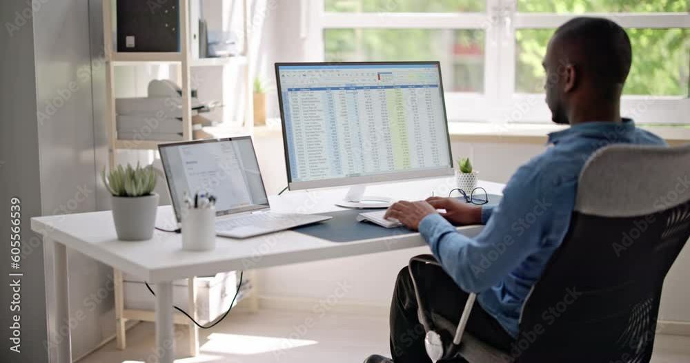 Aufkleber data analyst african man using spreadsheet
