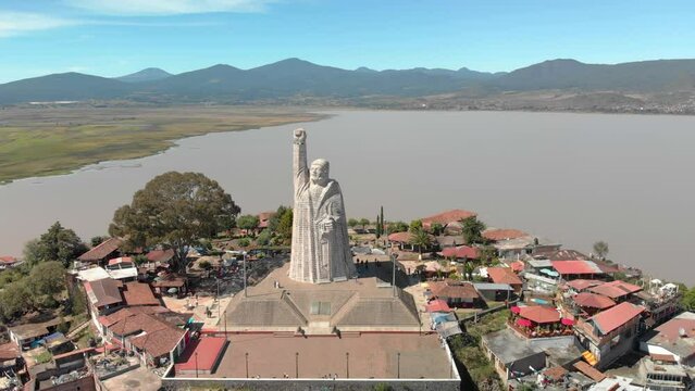 JANITZIO ISLAND MORELOS STATUE IN PATZCUARO LAKE