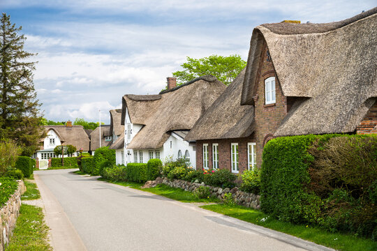 Urspr&uuml;ngliche Dorfstra&szlig;e auf der Insel Amrum