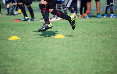 Obraz premium Athlete practicing running football sport on field equipment