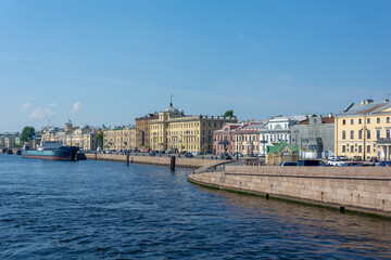 Obraz premium St. Petersburg, View of the embankment of Lieutenant Schmidt