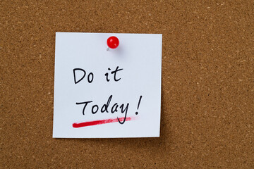 Do it today note on corkboard