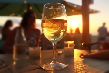 Obraz premium glass of champagne in hand on evening pink sunset summer beach restaurant ,candle blurred light on table in itali beach , romantic couple silhouette,generated ai