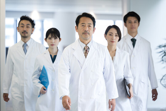Image of multiple doctors and researchers where they all walk in a set of images