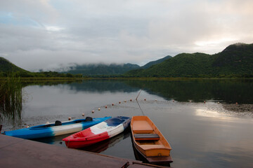 Fototapeta na wymiar Lake view with canue in morning