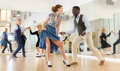 Foto auf Acrylglas Tanzschule Woman with african man practising charleston dancing