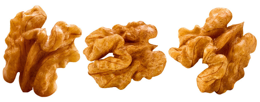 grupo de nozes descascadas isolado em fundo transparente 