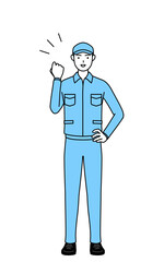 ガッツポーズをする帽子と作業着姿の男性