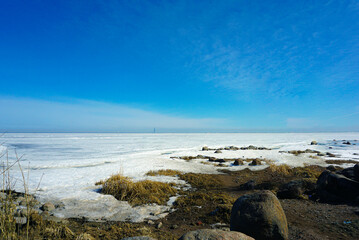 Fototapeta na wymiar Baltic Sea freeze over in the winter