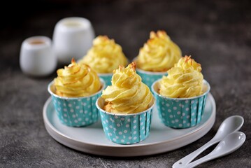 Delicious hot minced chicken cupcakes with mashed potatoes. Festive food