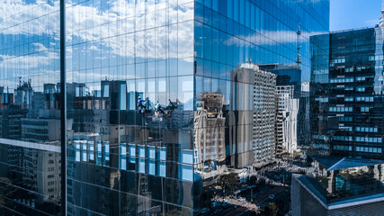 mirrored buildings, seen from above, corner, reflections, in the city of São Paulo, Brazil