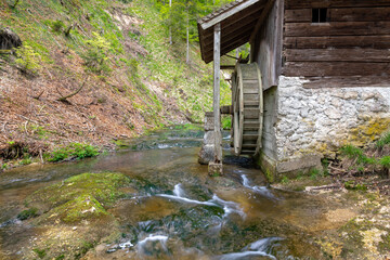 Alte verlassene Mühle in der Plötz Klamm bei Salzburg, Österreich