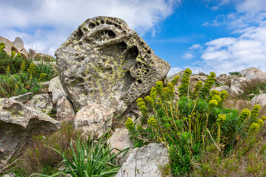 Wanderurlaub auf Sardinien, Italien: Wandern im Osten der Insel am Monte Senes - spektakuläre Ausblicke  und bizarre Felsformationen