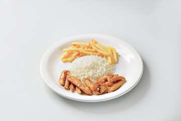 Prato Kids , frango e fritas